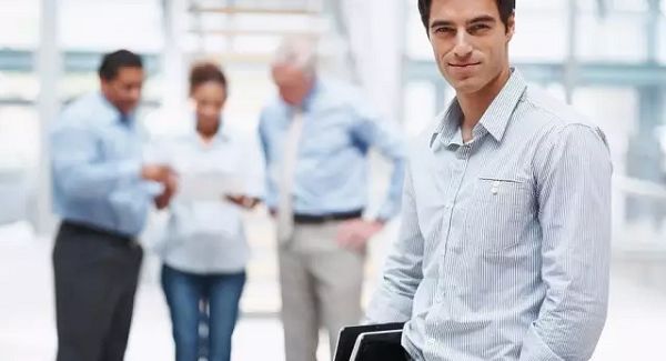 阿联酋外籍人士平均月收入到底有没有38000迪