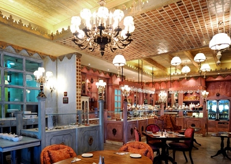 nEO_IMG_Shakespeare and Co. Souk Al Bahar