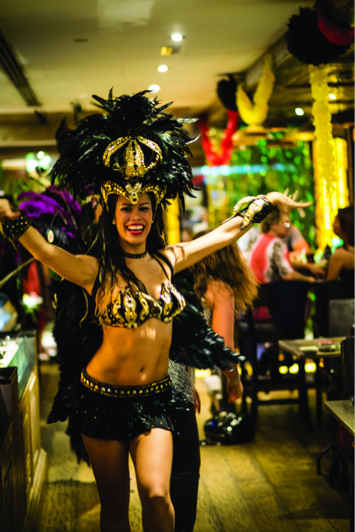 Samba dancer - Fogueira Restaurant (2)_meitu_2