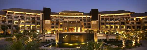 nEO_IMG_nEO_IMG_1.16 Hotel main facade at night